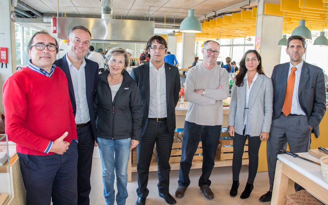 El Conseller de Treball, Comerç i Indústria del Govern de les Illes Balears Iago Negueruela y el director General de Empleo y Economía, Llorenç Pou visitan Esment Escola Professional