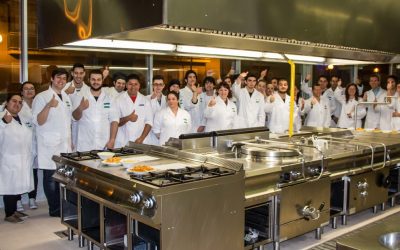 Responsables del área de RRHH de Meliá Hotels International colaboran en las pruebas actitudinales de los futuros aprendices de cocina