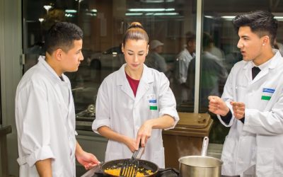 Las empresas participan en las pruebas actitudinales de acceso a los cursos de Formación Dual en Esment Escola Professional