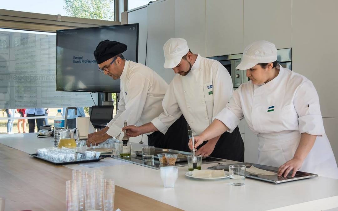Aprendices de Formación Dual de cocina representan sus experiencias en el Congreso anual de Amadip Esment Fundación