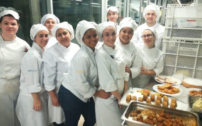 La promoción 4 de cocina en su primera clase de pastelería