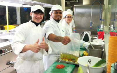 ¿Te gustaría trabajar como ayudante de cocina o de restaurante? Abrimos las inscripciones de dos nuevos cursos