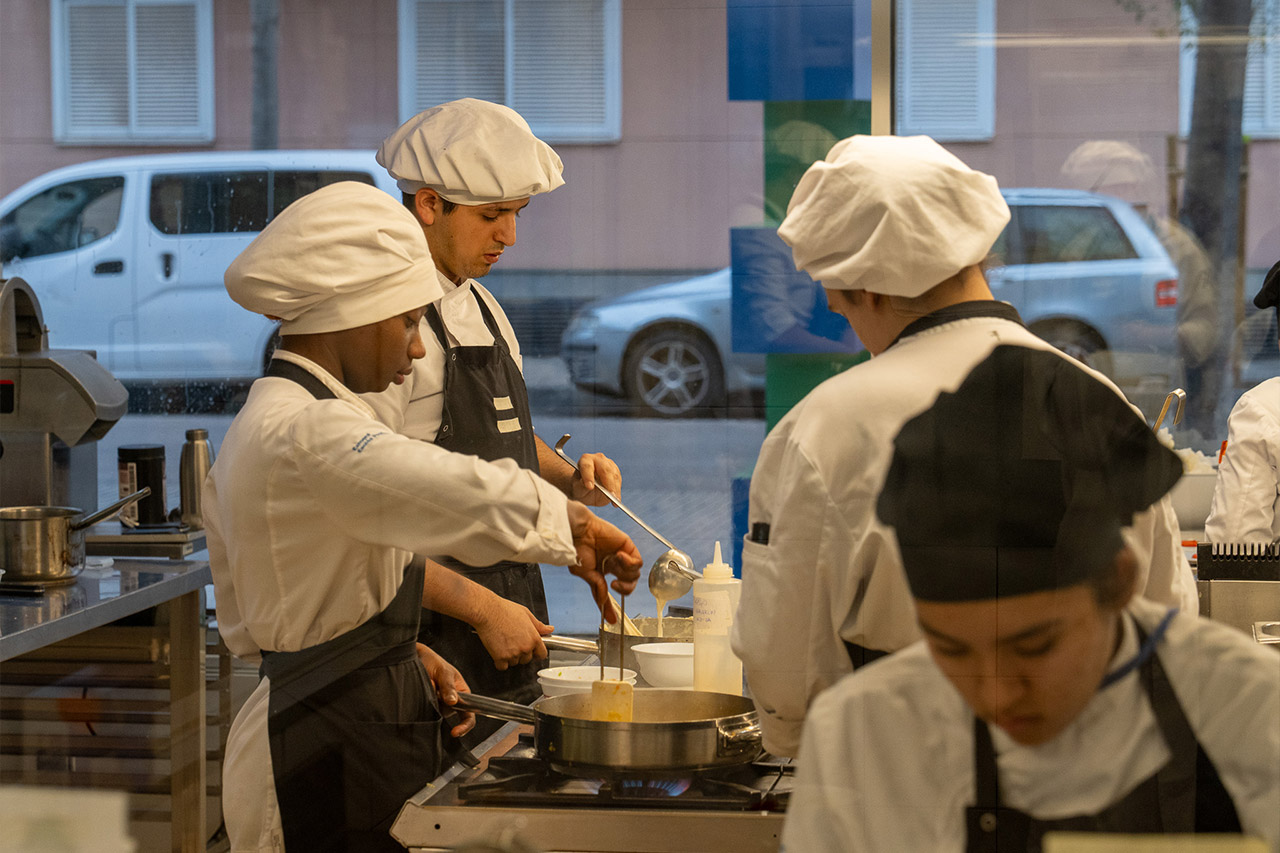 Esment Escola Professional promociona 17 nuevos aprendices acreditados en Formación Dual de Cocina